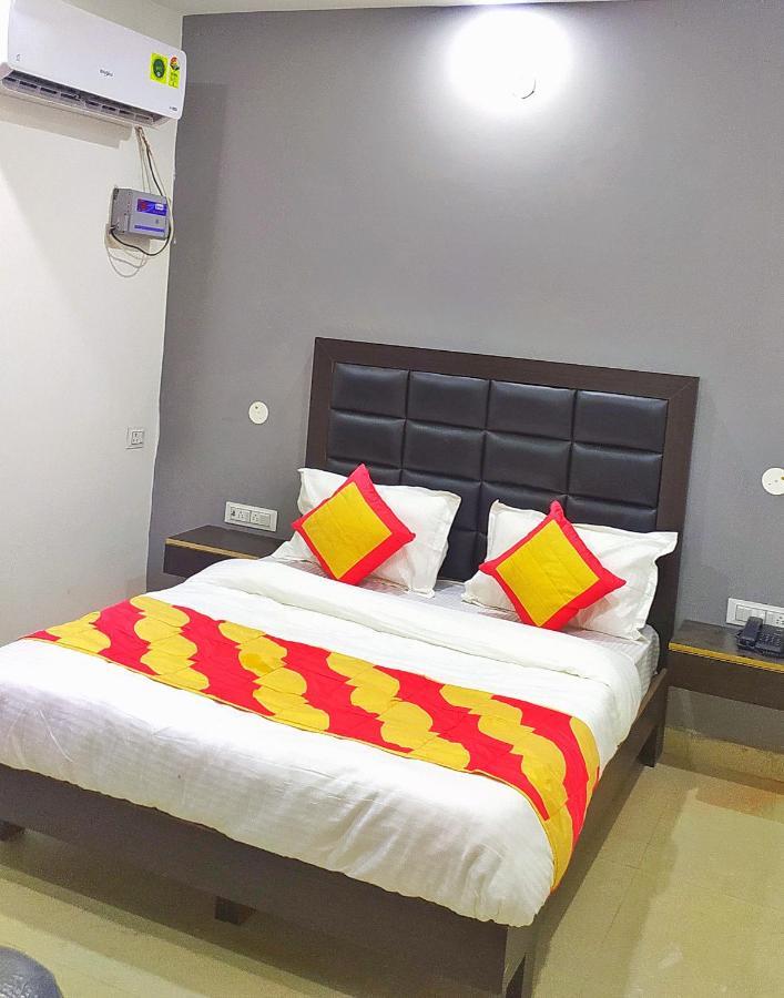 Hotel Red Snapper Couple Friendly At West Delhi New Delhi Ngoại thất bức ảnh