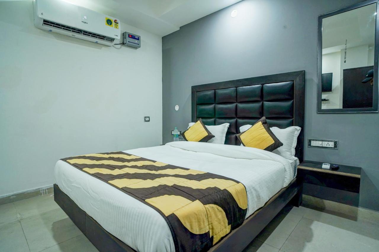 Hotel Red Snapper Couple Friendly At West Delhi New Delhi Ngoại thất bức ảnh