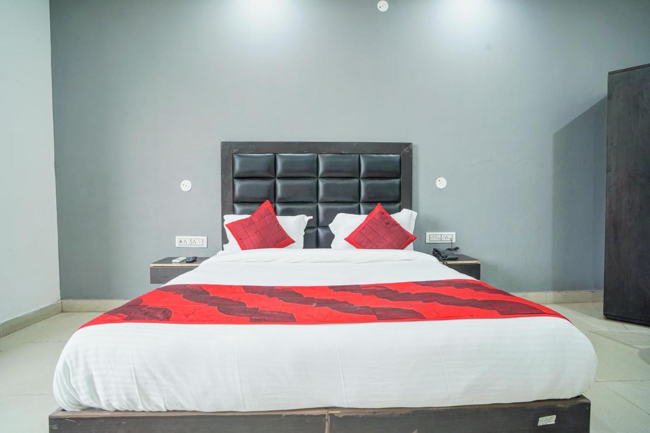 Hotel Red Snapper Couple Friendly At West Delhi New Delhi Ngoại thất bức ảnh