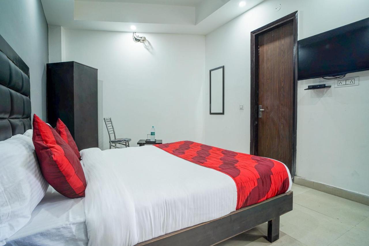 Hotel Red Snapper Couple Friendly At West Delhi New Delhi Ngoại thất bức ảnh