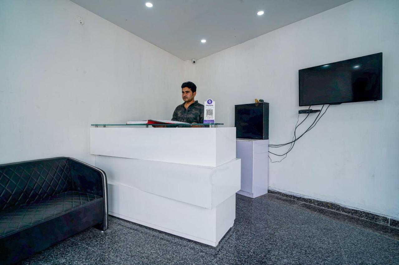 Hotel Red Snapper Couple Friendly At West Delhi New Delhi Ngoại thất bức ảnh